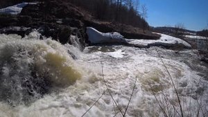 Весенний водопад на реке Дражные Тайлы