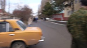 "Самооборонцы" заблокировали штаб Симферопольского погранотряда.