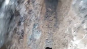 Копали траншею, траншею обвалилас и образовалась пустота.
