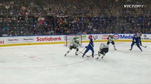 Auston Matthews Opens Scoring With Short-Side Snipe Past Stars' Jake Oettinger