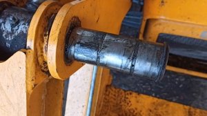 ELEX81A Снимаю гидроцилиндр переднего ковша, потекли манжеты ☹️ 😓