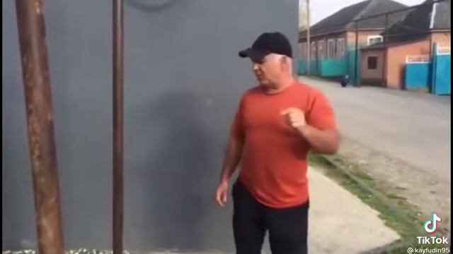 60летний Чеченец 10 сек держить флажок вот это чеченский дух. смотреть онлайн