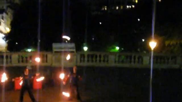 Огненое мини-шоу в Париже возле Секре Кер смотреть онлайн