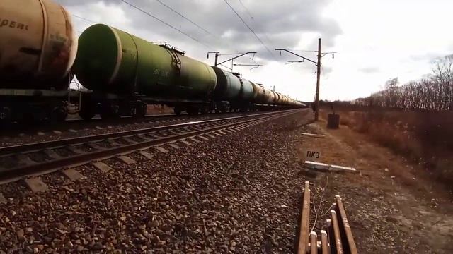 Завывает местный. 3ЭС5К-065 "Ермак" с грузовым поездом и приветливой бригадой на Транссибе смотреть онлайн