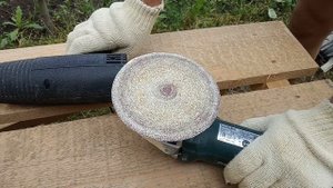 Очистка шлифовального диска от смолы