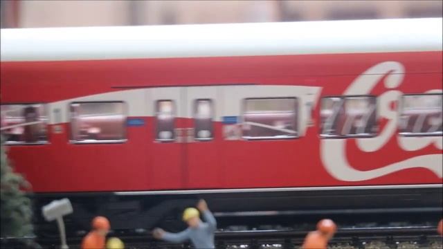 DB 111 136 8 & Coca Cola Wagons - Marklinistanbultv смотреть онлайн