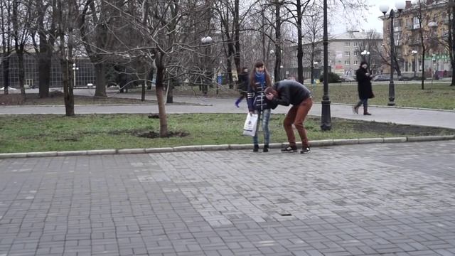 Девушка избивает парня ПАРОДИЯ НА РАКАМАКАФО смотреть онлайн