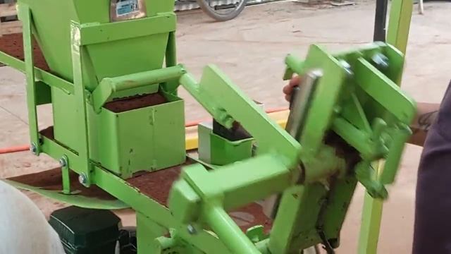 MAQUINA DE PRODUÇÃO DE TIJOLOS COMPACTA 2000 tijolos por dia ! смотреть онлайн