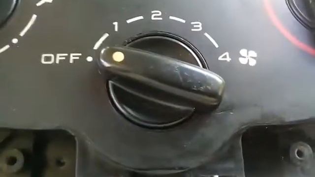 DESMONTAGEM E LIMPESA DO COMANDO DO ARCONDICIONADO   PEUGEOT 206