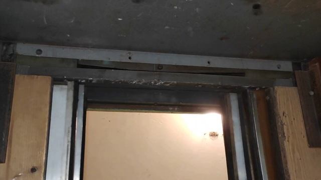 Лифт УКМ ≈1979 г, Г/П 320 кг, V=0,71 м/сек (ж/м Тополь-3, 30к1, подъезд 4, г. Днепропетровск) смотреть онлайн