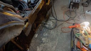 Делаю внутреннюю арку и завариваю усилитель порога на E34