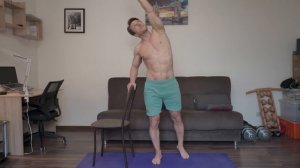 На полу или стоя для спины