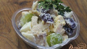 Салат с виноградом и курицей
