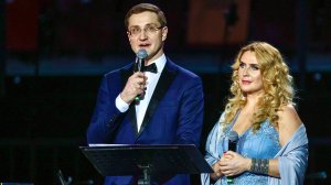 Фрагменты проведения концерта в Лужниках. Ведущий Роман Акимов. Прямой эфир