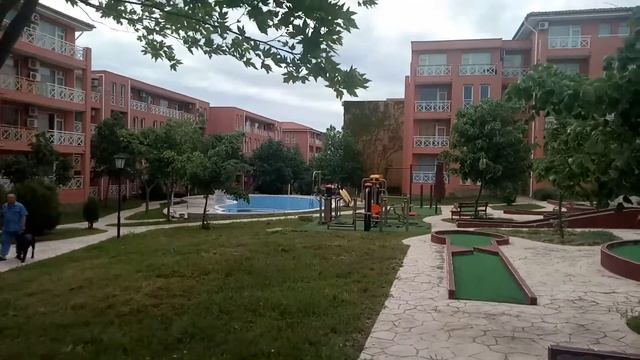 Купить квартиру в Болгарии у моря. Продажа квартиры-студии в комфортабельном комплексе с бассейнами.