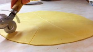 Творожные рогалики с грецкими орехами пошаговый рецепт