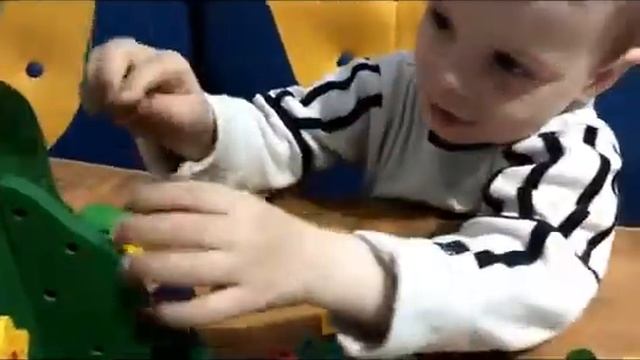 Развивающие игрушки для детей Дерево с формами шнуровка смотреть онлайн