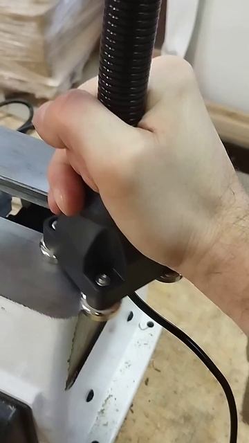 Не могу отодрать фонарь на магните Fabtec от станины станка. Вещь! смотреть онлайн