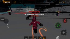 играю в игру кальмара в роблоксе я охранник