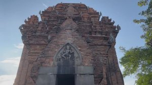 Идеальные Локации для Фото: Чамские башни и сад камней на мысе Хон Чонг в Нячанге
