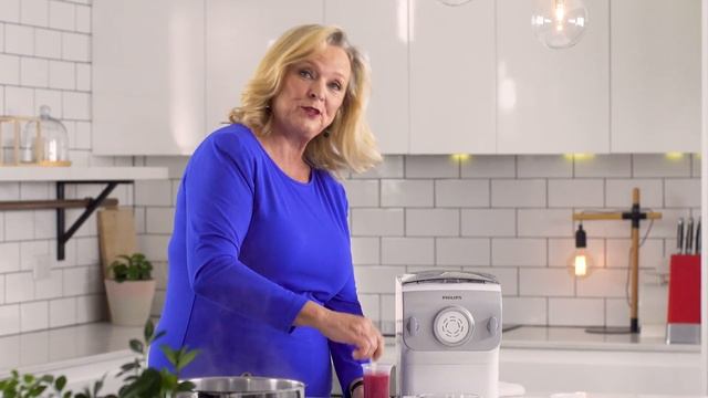 Philips Pasta Noodle Maker with Lyndey Milan | Perfect Pasta with Quick Cherry Tomato Sauce смотреть онлайн