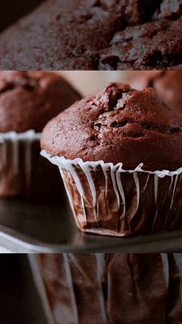 Наши ультра нежные и влажные кексы из кокоса и темного шоколада, подслащенные МЕДОМ 🍯 #shorts смотреть онлайн