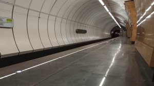 Метро Москвы проезд метропоезда Номерной 81-717/714 Люблинско-Дмитровская линия станция Физтех