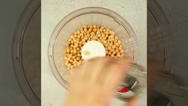 Hummus cu usturoi și chimion смотреть онлайн