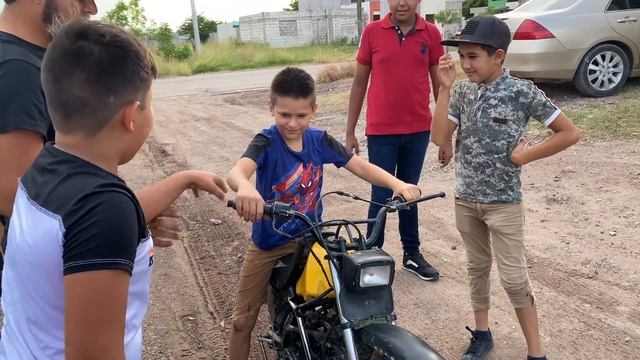 MOSTRANDOLES LA NUEVA MINI CROSS DEL TEAM (COLABICHI FT COMPA HUMBERTO) смотреть онлайн