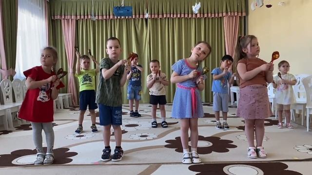«Смуглянка», музыка А.Новикова, слова Я.Шведова. Оркестр на ложках, средняя группа. смотреть онлайн