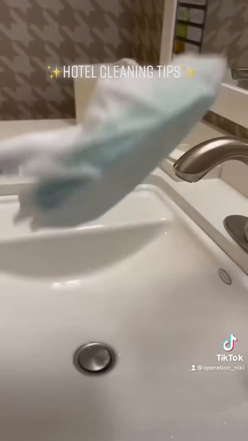 CLEAN W/ ME: Hotel room clean! #cleaningmotivation #cleaning #cleaningtips #clean #cleanwithme смотреть онлайн