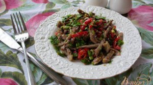 Салат с отварной говядиной