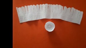 Как сделать ромашку из гофрированной бумаги и конфет