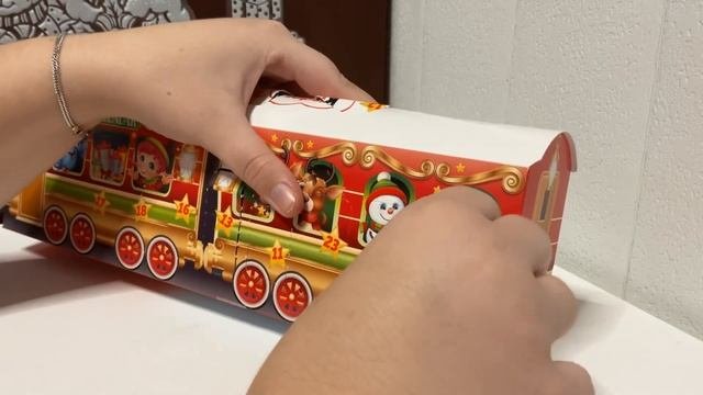 РАСПАКОВКА АДВЕНТ КАЛЕНДАРЯ ОТ КИНДЕР СЮРПРИЗ