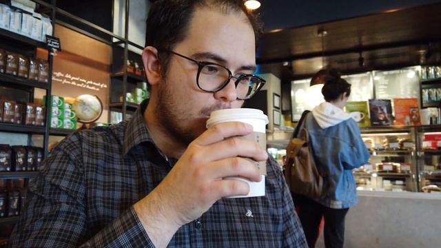 Starbucks'ın standardı başarılı mı : Flat white her yerde aynı mı? смотреть онлайн