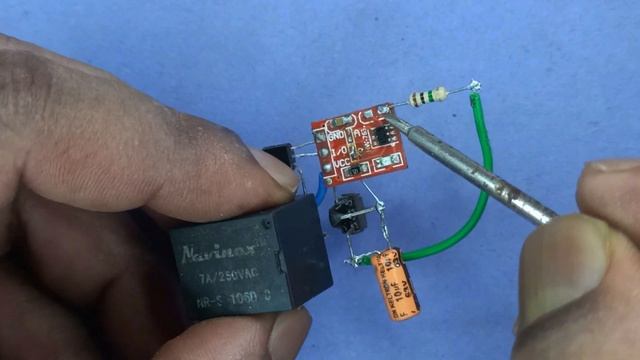 Relay And BC547 Transistor..Easily Make Remote Control ON OFF Switch At Home.. смотреть онлайн