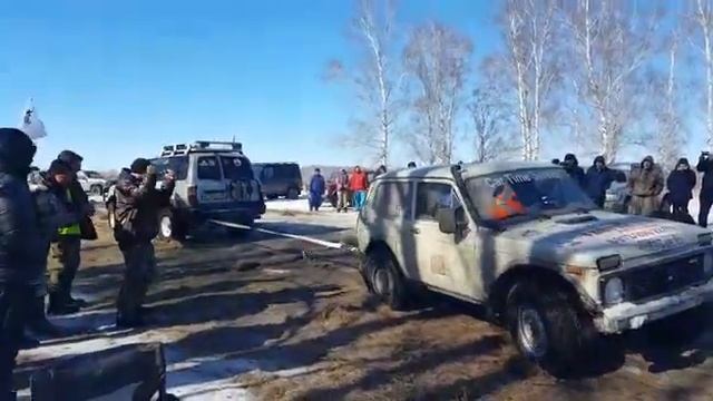 Крузак 100 или Нива кто кого? смотреть онлайн