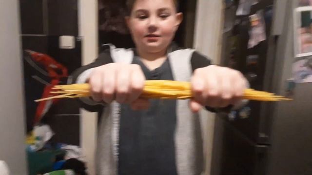 ломание спагетти смотреть онлайн