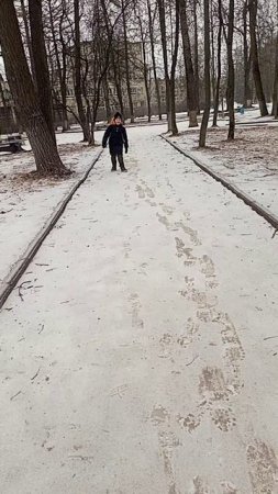 Ваня🥰 идёт с тренировки в прекрасном настроении☺