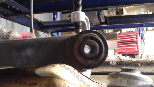 how to replace vw polo 2013 lower control arm bushing смотреть онлайн