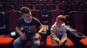 КОРОЧЕ ГОВОРЯ, В КИНОТЕАТРЕ ВЫБИЛ ЛЕГУ СИЛОЙ МЫСЛИ