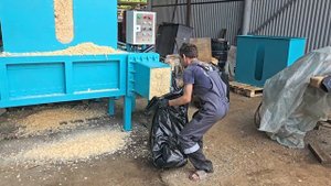 Пресс упаковщик УГП-25 Первое испытание после сборки.