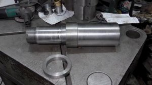 Замена цапфы на оси Тонар - отломало чулок под подшипники - восстановление балки прицепа Тонар