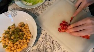 Шаурма с консервированным тунцом, нутом и овощами пошаговый рецепт