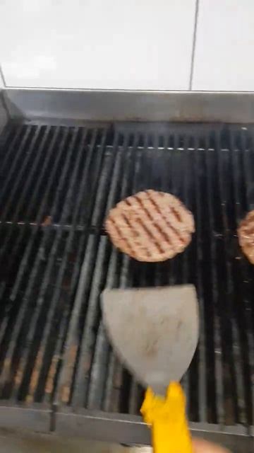 Шикарные котлеты для бургеров #shorts смотреть онлайн