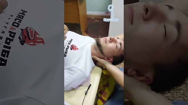 Повару из Нижнекамска раскрыли  позвоночник в Татарстане хруст позвонков #мануальнаятерапия #правка