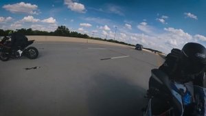 2020 BMW S1000RR vs YAMAHA R1 - RACE!! (Insta360 ONE X)