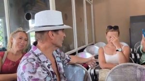 В ожидании поезда между городоами Индии для посещения храмов,создающих Ось Индии.МаринаЗиничева.МНШУ