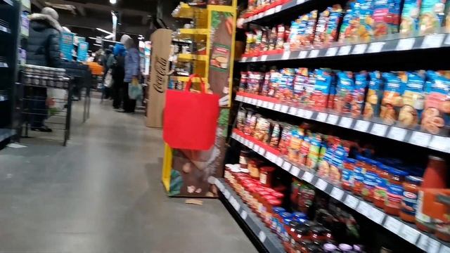 Мариуполь сегодня Скупка продуктов. 28.02.22 хлеб есть! смотреть онлайн