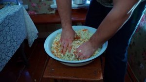 ЖИЗНЬ В УРАЛЬСКОЙ ГЛУБИНКЕ | ФИЛЬМ О ДЕРЕВНЕ | БАБУШКИН РЕЦЕПТ КВАШЕНОЙ КАПУСТЫ